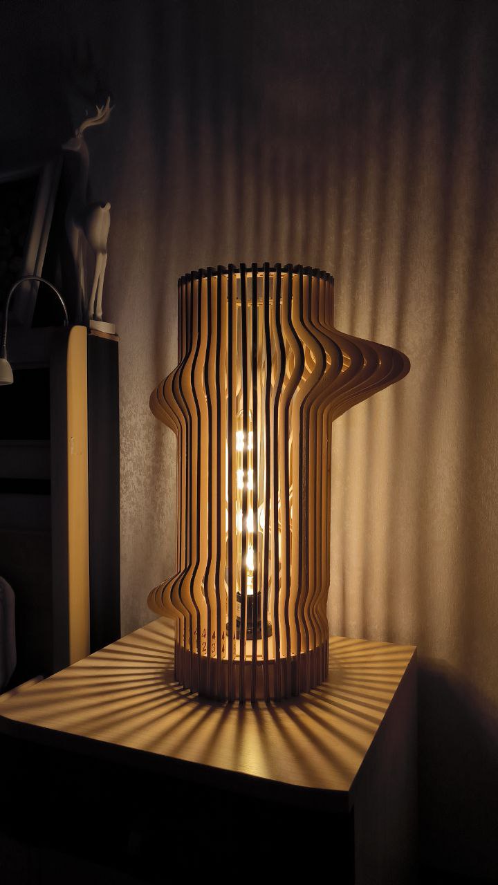 Настольный светильник из фанеры на заказ Саратов